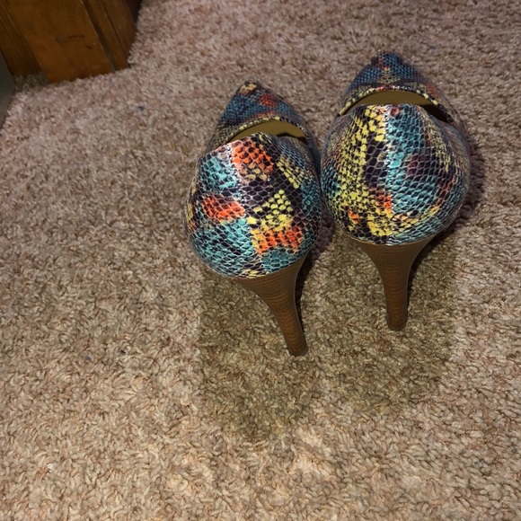 Nine West multi-color snake print Carpena heels🐍 - Picture 3 of 4